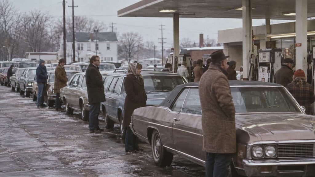Long lines of cars at a gas station during the 1973 oil crisis