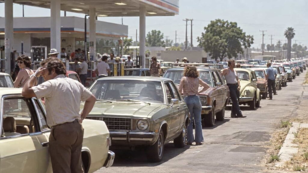 Cars waiting for gasoline during the 1979 fuel shortage